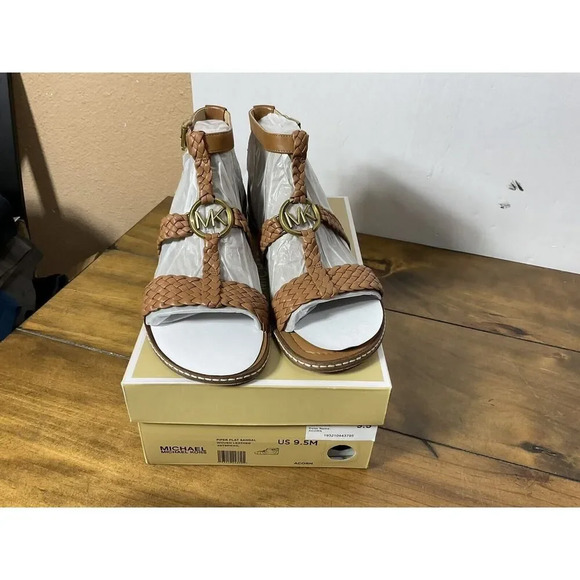 MICHAEL KORS Piper Flat Sandals Ankle Acorn Woven Leather Gold MK Logo Size 9.5 - Picture 1 of 12